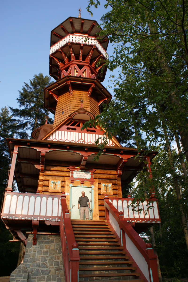 Jurkovičova rozhledna nad skanzenem